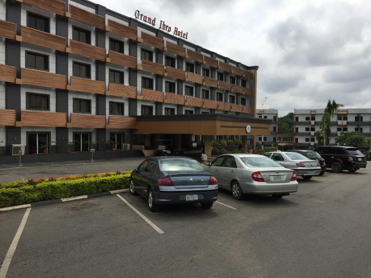 Room In Lodge - Grand Ibro Hotel Abuja Jabi Extérieur photo